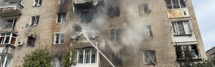 Россияне устроили по многоэтажке в Изюме на Харьковщине. Есть жертвы