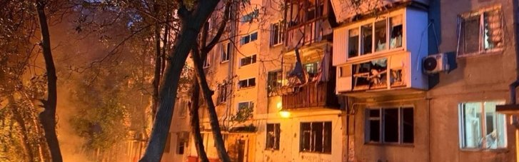 Росіяни вдарили по Запоріжжю: поранені дві жінки, пошкоджена багатоповерхівка (ФОТО)