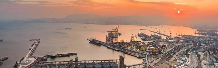 Росія обмежила роботу найбільшого зернового хабу через українські удари, - ЗМІ