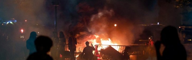 Францию охватили массовые беспорядки футбольных фанатов: полиция задержала более 400 человек (ФОТО)