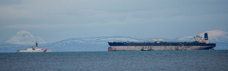 В США решили временно отменить санкции на застрявшую в море российскую нефть
