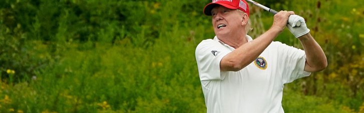 В США на территории гольф-клуба Трампа задержали вооруженного мужчину