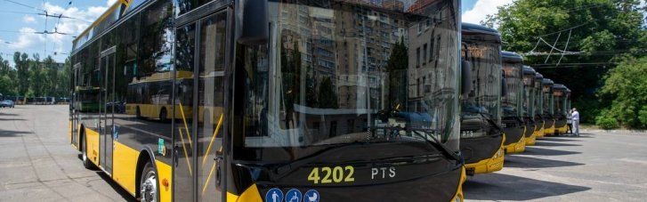 У Києві після нічної атаки змінили маршрути громадського транспорту (СПИСОК)