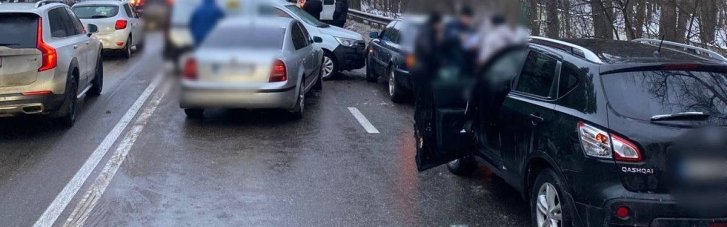В Киеве — ДТП из 13 авто: движение в направлении Вышгорода затруднено (ФОТО)