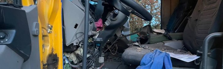 Российские удары разбили грузовики и автобусы на Днепропетровщине (ФОТО)