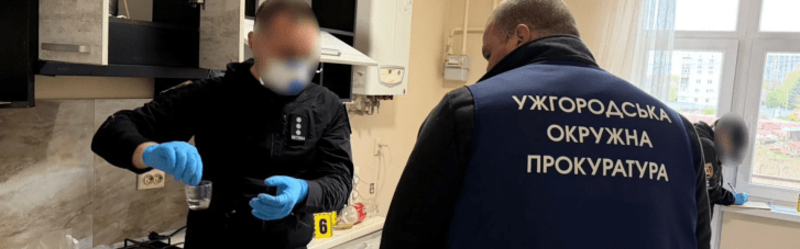 Поліціянти затримали жінку, яку запідозрили у вбивстві військового на замовлення РФ (ФОТО, ВІДЕО)