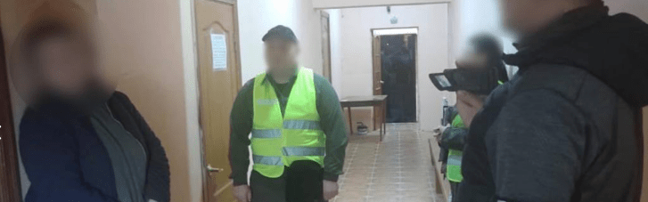 Хостел для интимных услуг: в Сумах 50-летняя женщина торговала телом сама и вербовала других (ФОТО)