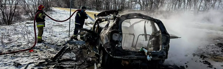 Російський дрон вдарив по автівці медиків на Харківщині: є загибла та поранені
