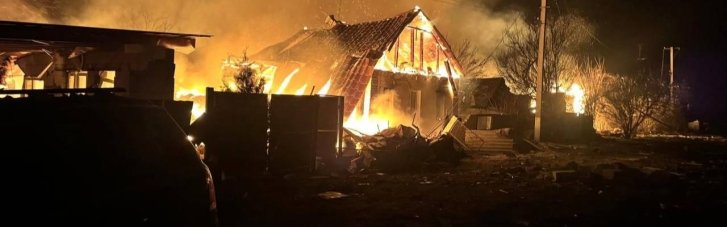 Російські дрони поранили двох жінок у Мартовому на Харківщині, спалахнула пожежа (ФОТО)
