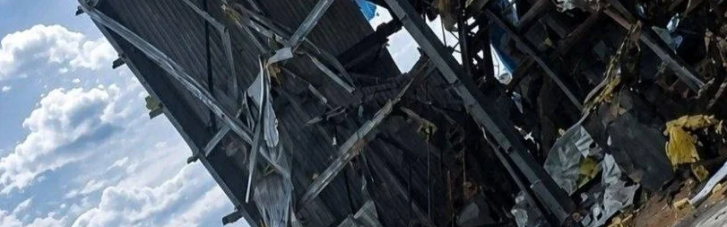 На Дніпровщині росіяни розбомбили завод снеків