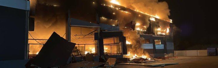 Окупанти вночі знову вдарили по складах на Київщині, спалахнула пожежа (ФОТО)