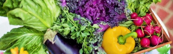 Названо 12 продуктів, які допоможуть зробити салат кориснішим і ситнішим