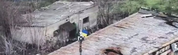 ВСУ подняли государственный флаг в центре Покровска