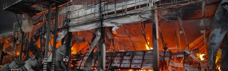На Николаевщине от удара по строительному супермаркету вспыхнул масштабный пожар (ФОТО)