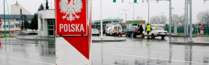Польща призупиняє пропуск автобусів з України через пункт "Шегині – Медика"