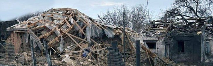 У Запоріжжі від обстрілу спалахнула масштабна пожежа, у передмісті — є поранені (ФОТО)