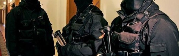 Власти готовят новые массовые обыски на предприятиях и у волонтеров Киева, — эксперт