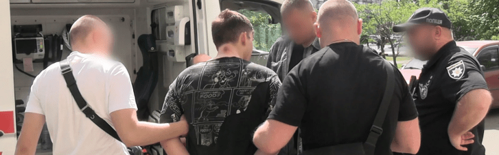 В Киеве мужчина выпал с 11 этажа и разбился: полицейские задержали подозреваемого гражданина РФ