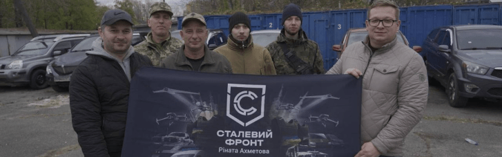 Війна інженерів: ініціатива Ахметова передала військовим обладнання для польової збірки дронів та 15 авто
