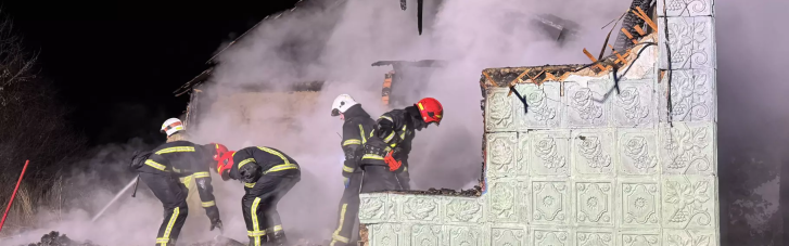 На Хмельниччині живцем згоріли у власній хаті матір та троє дітей (ВІДЕО)