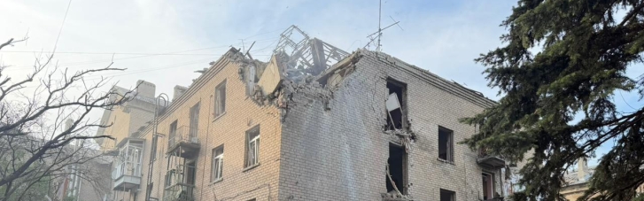 Росіяни скинули авіабомбу на багатоповерхівку в Дружківці: загинула пенсіонерка, 5 людей поранені