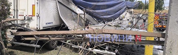 Дроны РФ повредили весовой комплекс и 19 грузовиков в Николаеве