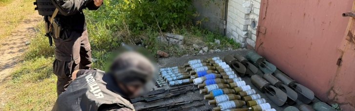 Понад 150 обшуків у 5 регіонах: Нацполіція виявила 10 схронів зі зброєю