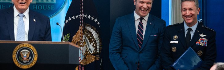 Трамп заявив, що його очільник Пентагону "закоханий у війну"