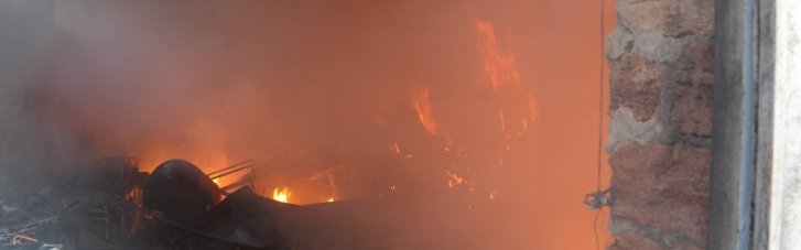 В Одесской области враг атаковал склады с гумдопомощью (ФОТО, ВИДЕО)