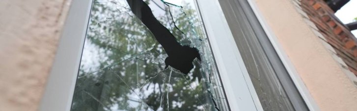 Войско РФ ударило по детсаду и АЗС в Сумах: пострадали две женщины, побиты дома (ВИДЕО)