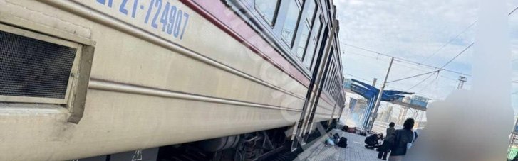 Россияне атаковали электропоезд в Днепре. Погибли по меньшей мере 13 человек, много раненых