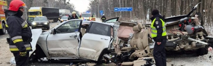 Ужасная авария на Хмельнитчине: Внедорожник влетел в автовоз, погиб водитель джипа и его ребенок