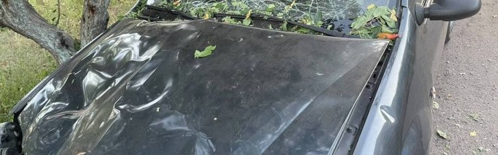 От ударов по Днепропетровщине повреждены дома и более 10 авто на предприятии (ФОТО)