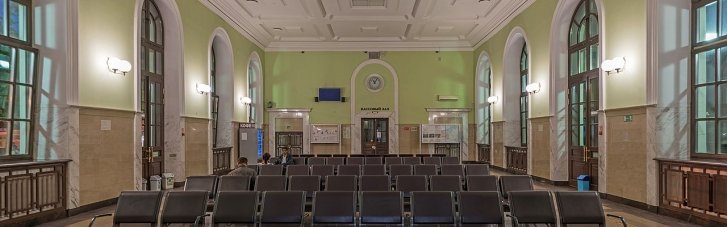 На железнодорожных вокзалах страны до утра все платные залы ожидания стали бесплатными, — УЗ