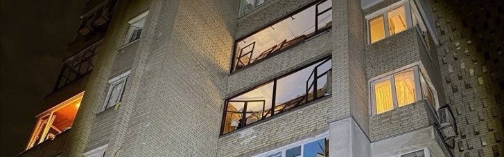 В Сумах вражеский дрон попал во двор многоэтажки