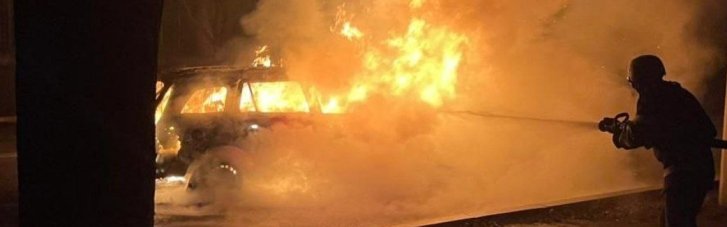 На Днепропетровщине в результате обстрелов побиты дома, авто и электросеть (ФОТО)