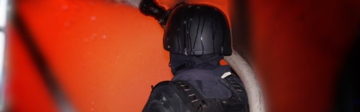 В Киеве на Крещатике горит офисное здание: известно о пожаре (ВИДЕО)