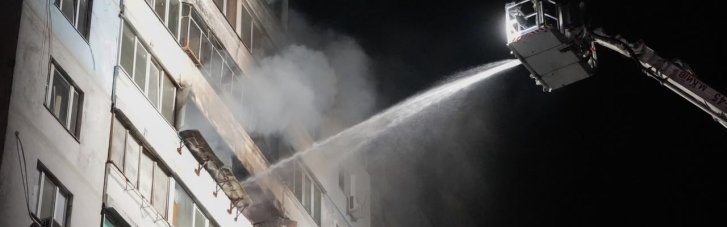 Удар по 12-поверхівці в Києві: у ДСНС показали, як рятували мешканців (ФОТО)