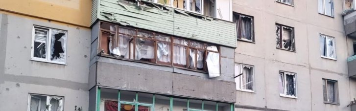 На Днепропетровщине из-за обстрелов повреждены многоэтажки, лицей и АЗС, есть пострадавшие (ФОТО)
