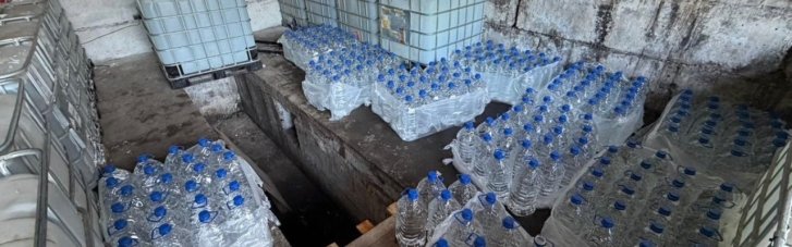 Сурогат під марками відомих брендів: У Києві виявили нелегальні склади, з яких вилучили 50 тонн спирту для підробки алкоголю