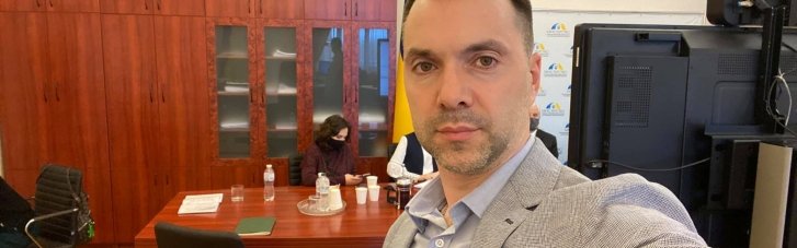 Арестович покинул Украину благодаря письму ГУР МО, — СМИ
