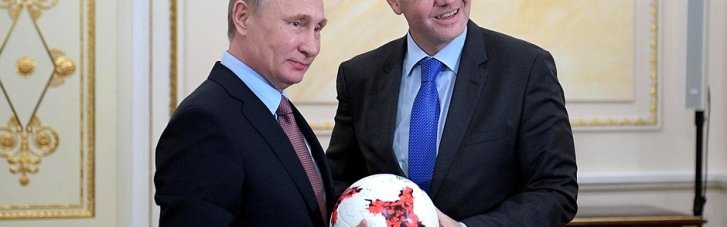 Президент FIFA Інфантіно на Раді миру Трампа прикрив череп бейсболкою з написом "США" (ВІДЕО)