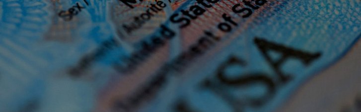 В США выпустят "юбилейные" паспорта с изображением Трампа
