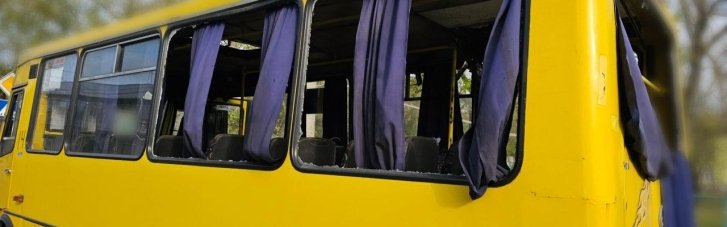 Оккупанты дроном ударили по маршрутке в Херсоне: два человека погибли, есть раненые (ФОТО)