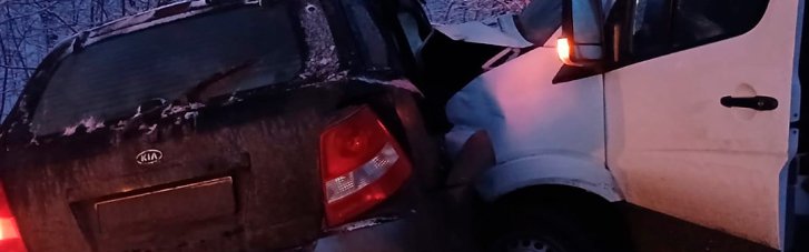 Під Харковом сталася масштабна ДТП: постраждали 18 осіб
