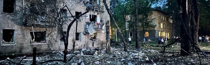 Ночью россияне атаковали жилой квартал Днепра: среди раненых ребенок