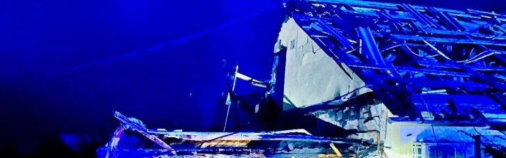 Вночі росіяни вдарили по Дніпру: спалахнули склад та приватний будинок