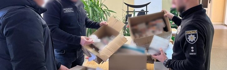 Поліція Хмельниччини припинила діяльність злочинної групи, що займалася незаконним переміщенням ліків через митний кордон України