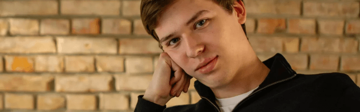 Блогер Лаченков во время стрима заявил, что получил бронь от мобилизации от ОПУ