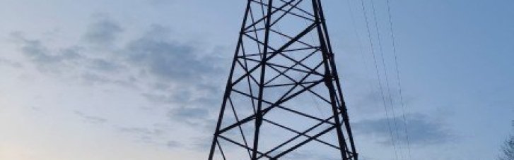 В Сумской области подросток получил 70% ожогов, взобравшись на опору высоковольтной ЛЭП ради селфи